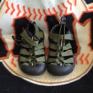 KEEN SANDALS